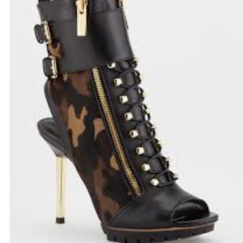 ISO this Michael Kors Boot in a size 8.5 or 38.5